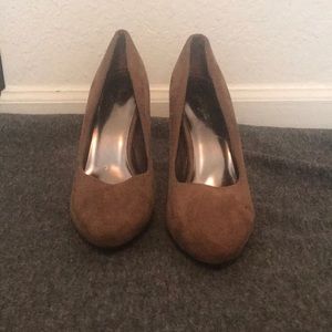 Camel Pumps by Herstyle